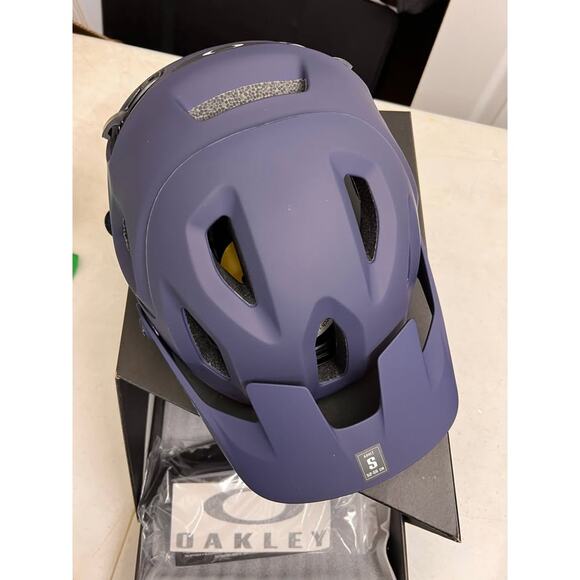 NIB Oakley DRT5 Bike Helmet - MIPS Small - Picture 1 of 3